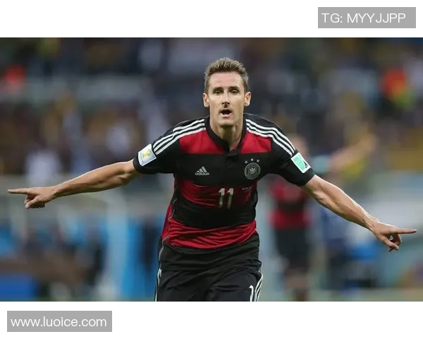 德国足球8号球星是谁 探秘这位传奇球员的辉煌职业生涯