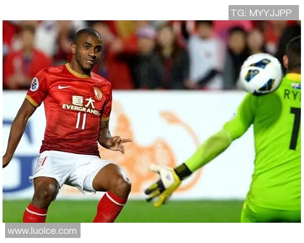 足球球星赛场外拔牙趣闻引发球迷热议与健康生活思考