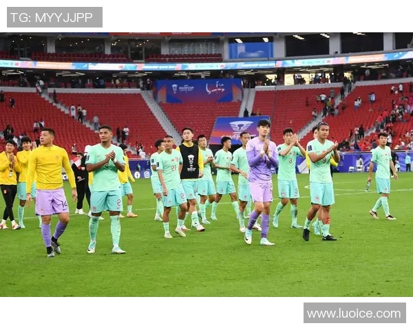 还原足球球星真实面貌揭秘他们背后的故事与成长轨迹